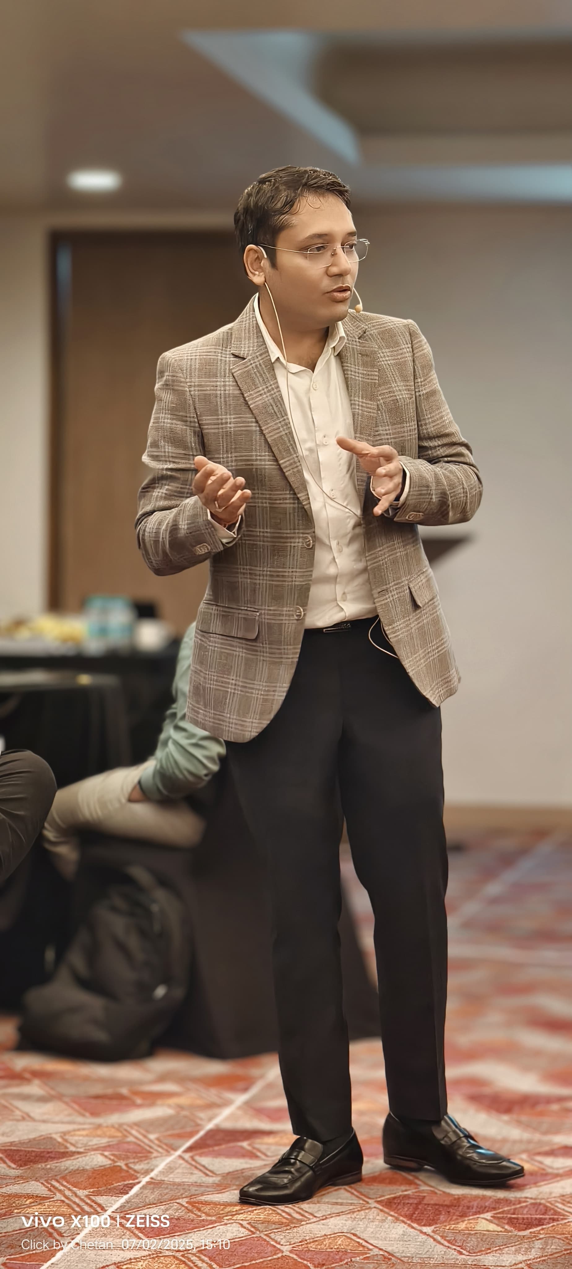 Facilitator engaging leaders during an enterprise AI program